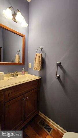 3 KINGS AVE, Easton, PA 18045