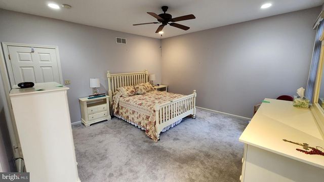 3 KINGS AVE, Easton, PA 18045