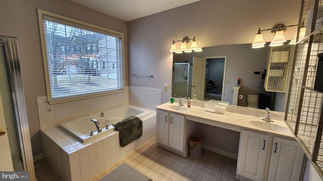 3 KINGS AVE, Easton, PA 18045