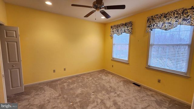 3 KINGS AVE, Easton, PA 18045