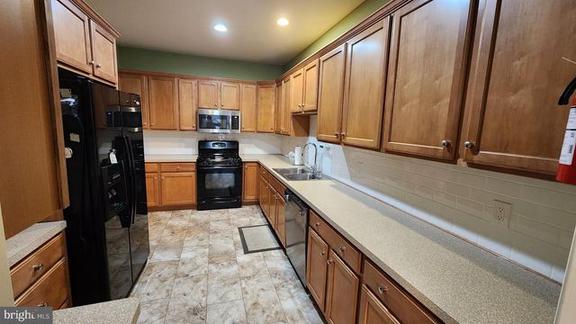3 KINGS AVE, Easton, PA 18045