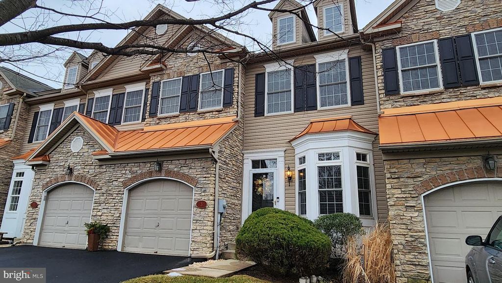 3 KINGS AVE, Easton, PA 18045