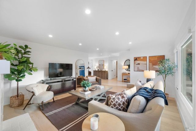 13605 Garric Ave, Glen Ellen, CA 95442