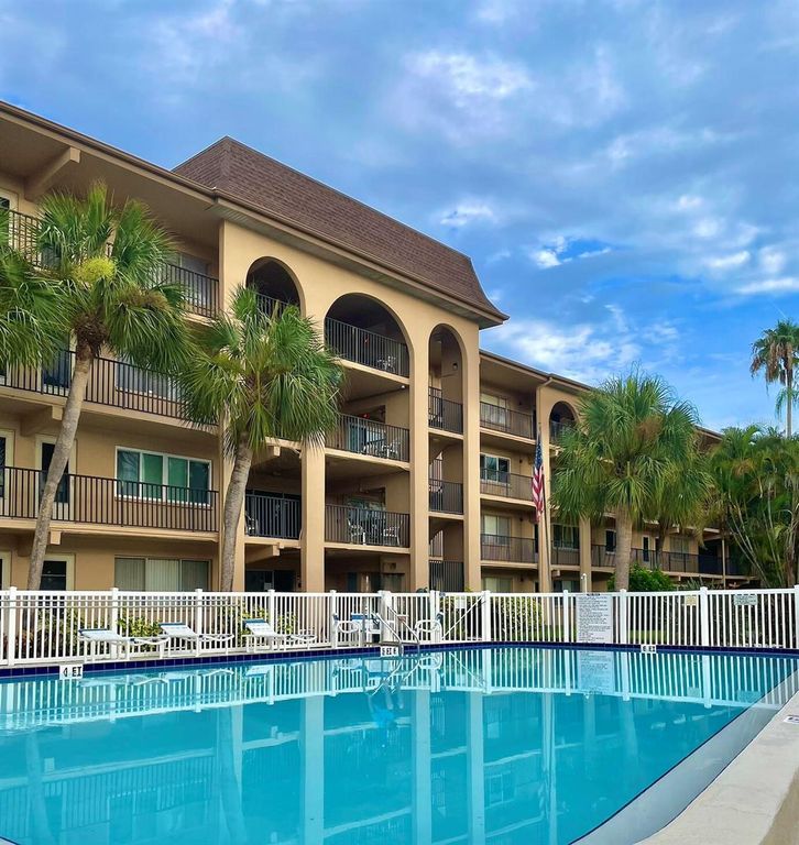 2525 W BAY DRIVE C34, Largo, FL 33770