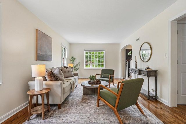 5075 N Berkeley BOULEVARD, Whitefish Bay, WI 53217