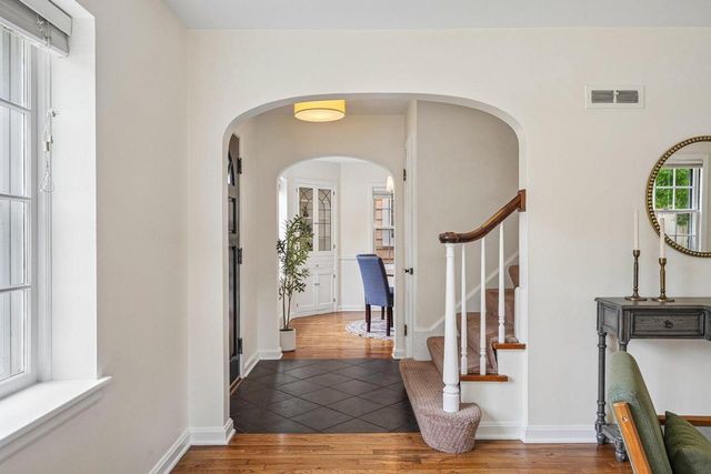 5075 N Berkeley BOULEVARD, Whitefish Bay, WI 53217