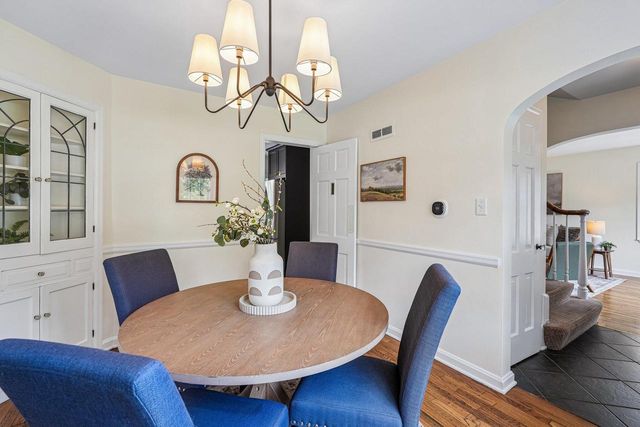 5075 N Berkeley BOULEVARD, Whitefish Bay, WI 53217
