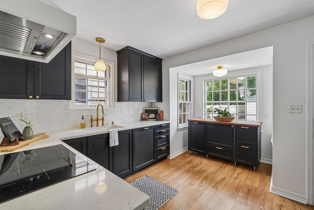 5075 N Berkeley BOULEVARD, Whitefish Bay, WI 53217