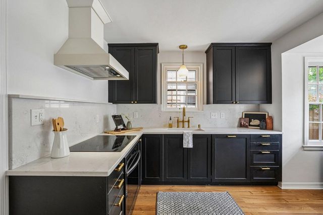 5075 N Berkeley BOULEVARD, Whitefish Bay, WI 53217