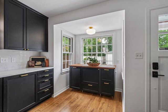 5075 N Berkeley BOULEVARD, Whitefish Bay, WI 53217