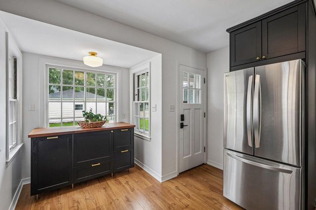 5075 N Berkeley BOULEVARD, Whitefish Bay, WI 53217