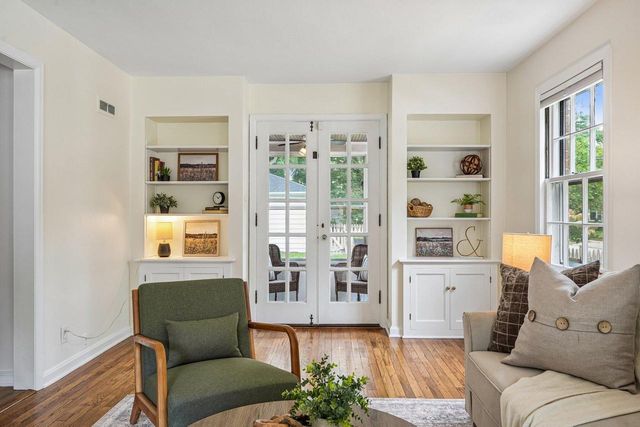 5075 N Berkeley BOULEVARD, Whitefish Bay, WI 53217