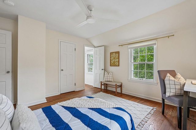 5075 N Berkeley BOULEVARD, Whitefish Bay, WI 53217