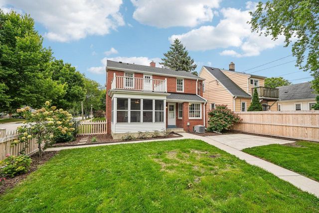 5075 N Berkeley BOULEVARD, Whitefish Bay, WI 53217