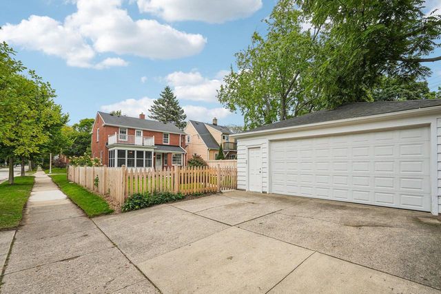 5075 N Berkeley BOULEVARD, Whitefish Bay, WI 53217
