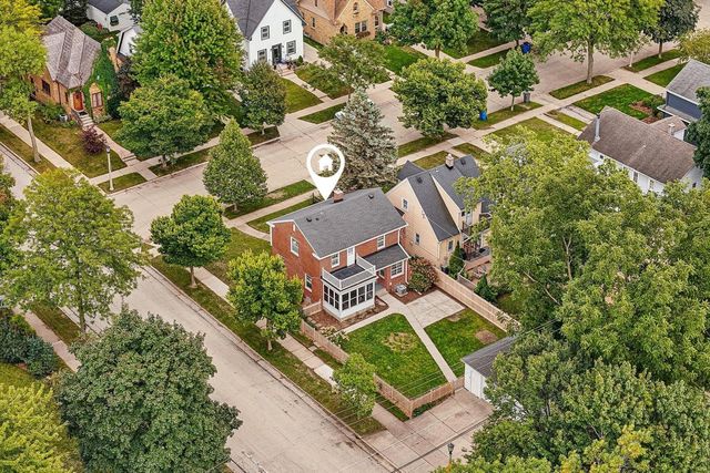 5075 N Berkeley BOULEVARD, Whitefish Bay, WI 53217