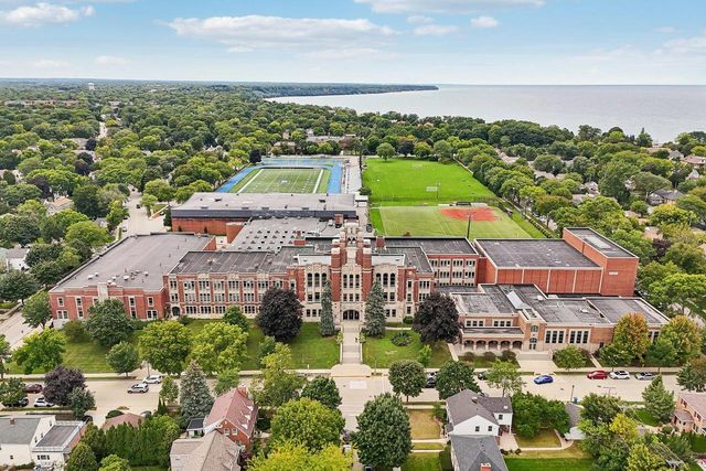 5075 N Berkeley BOULEVARD, Whitefish Bay, WI 53217