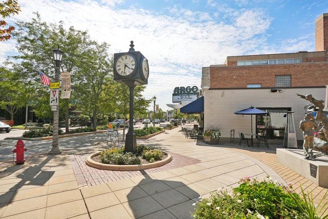 5075 N Berkeley BOULEVARD, Whitefish Bay, WI 53217
