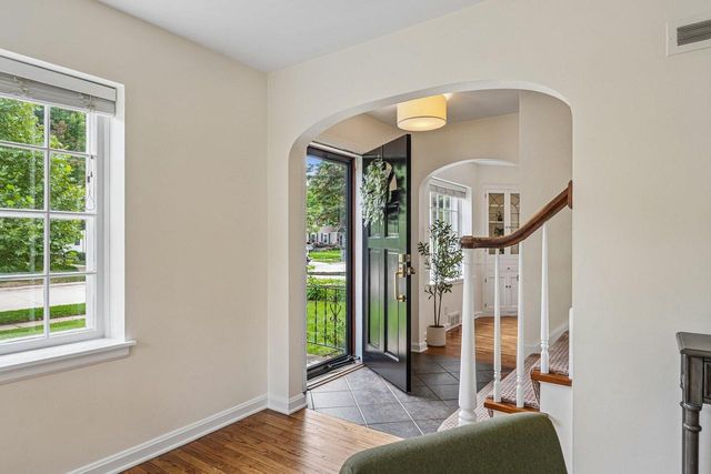 5075 N Berkeley BOULEVARD, Whitefish Bay, WI 53217