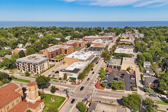 5075 N Berkeley BOULEVARD, Whitefish Bay, WI 53217