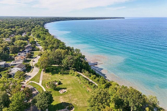 5075 N Berkeley BOULEVARD, Whitefish Bay, WI 53217