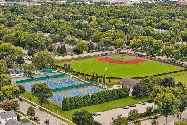 5075 N Berkeley BOULEVARD, Whitefish Bay, WI 53217