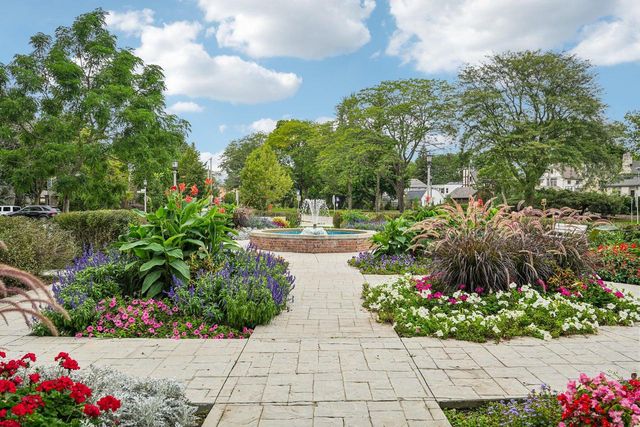 5075 N Berkeley BOULEVARD, Whitefish Bay, WI 53217