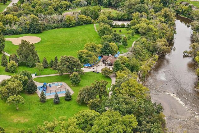 5075 N Berkeley BOULEVARD, Whitefish Bay, WI 53217