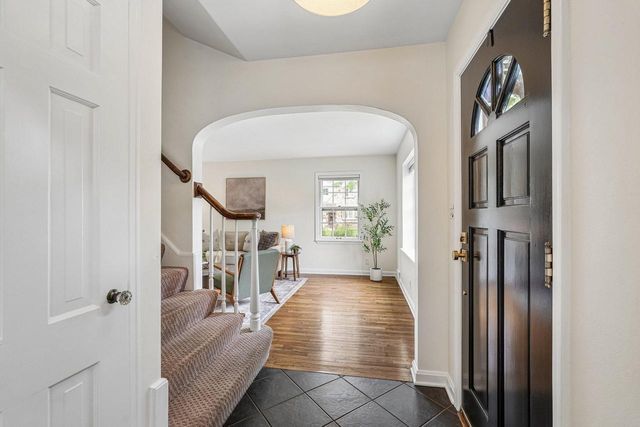 5075 N Berkeley BOULEVARD, Whitefish Bay, WI 53217