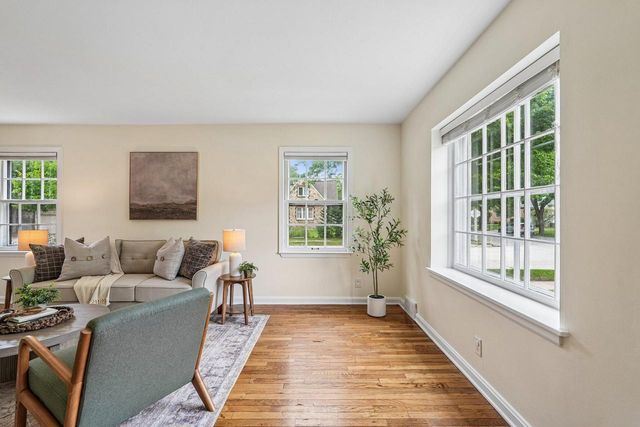 5075 N Berkeley BOULEVARD, Whitefish Bay, WI 53217
