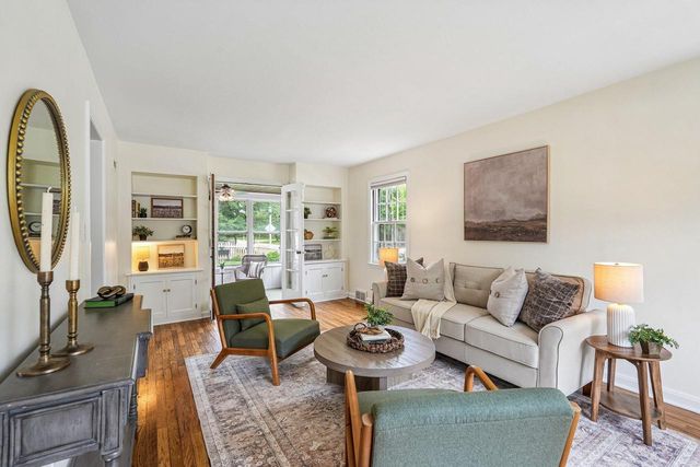 5075 N Berkeley BOULEVARD, Whitefish Bay, WI 53217