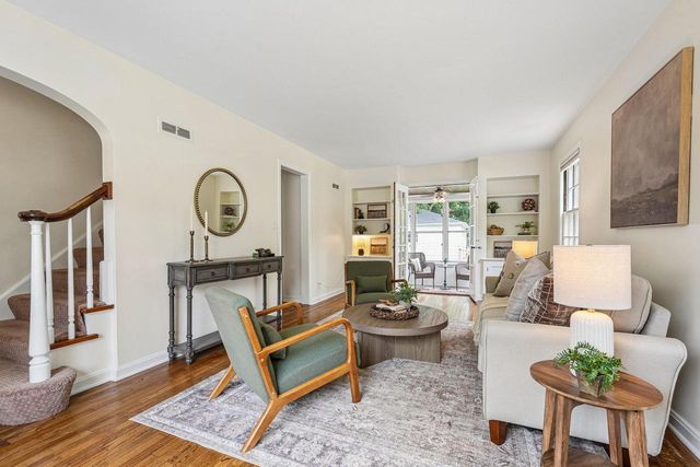 5075 N Berkeley BOULEVARD, Whitefish Bay, WI 53217