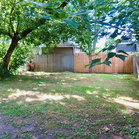 310 College Street, Ferndale, MI 48220