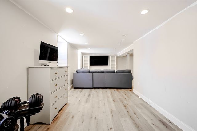 42 Westglow St, Boston, MA 02122