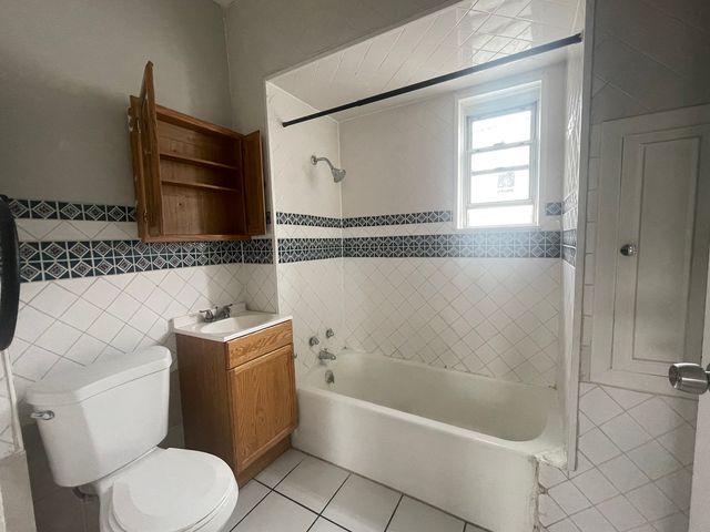 3524 S Emerald Avenue, Chicago, IL 60609