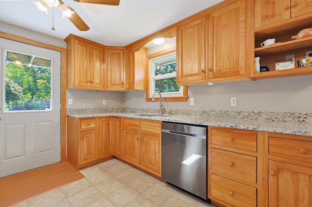 73 Hickory Rd., Attleboro, MA 02703