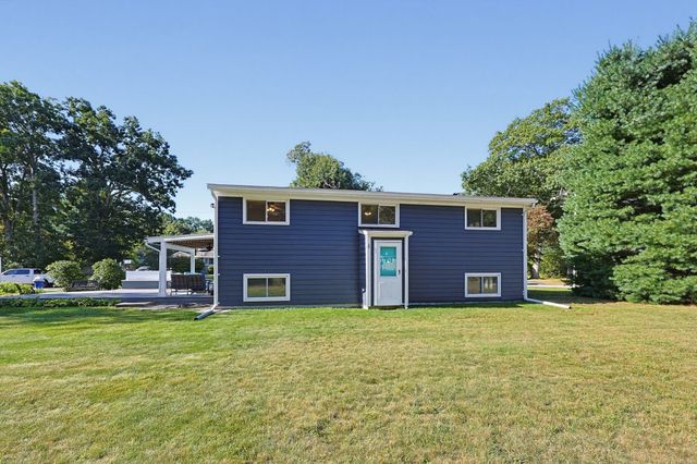 73 Hickory Rd., Attleboro, MA 02703