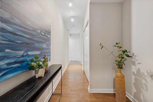 330 W Grand Avenue 1101, Chicago, IL 60654