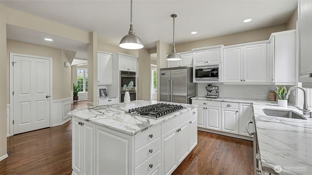 24608 SE 2nd Place, Sammamish, WA 98074