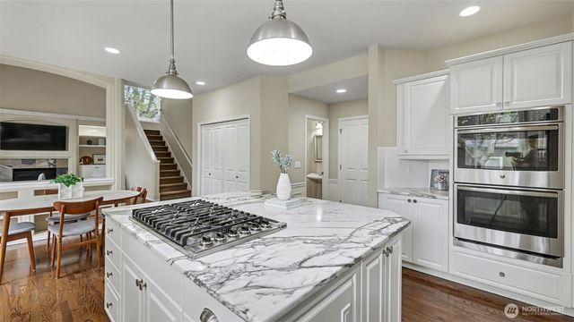 24608 SE 2nd Place, Sammamish, WA 98074