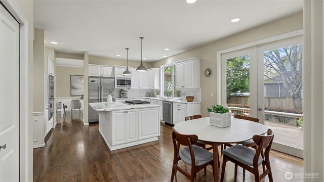 24608 SE 2nd Place, Sammamish, WA 98074