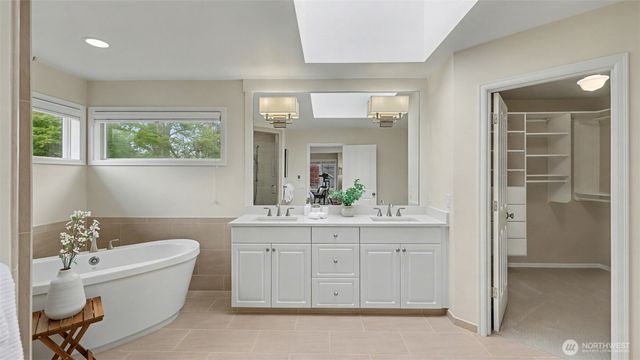 24608 SE 2nd Place, Sammamish, WA 98074