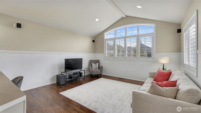 24608 SE 2nd Place, Sammamish, WA 98074