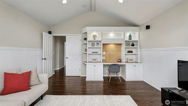 24608 SE 2nd Place, Sammamish, WA 98074