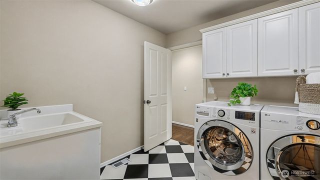 24608 SE 2nd Place, Sammamish, WA 98074