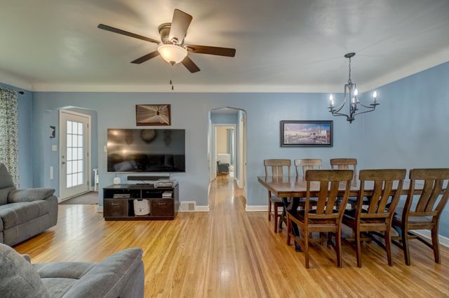 1742 Nevada Avenue E, Saint Paul, MN 55106