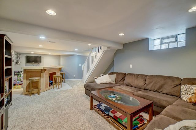 1742 Nevada Avenue E, Saint Paul, MN 55106