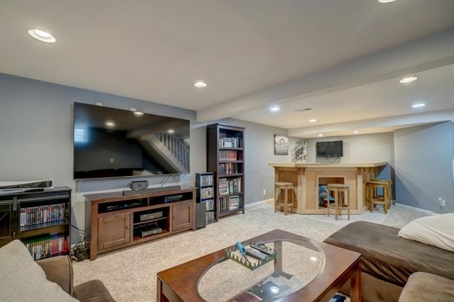1742 Nevada Avenue E, Saint Paul, MN 55106