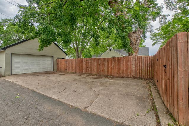 1742 Nevada Avenue E, Saint Paul, MN 55106