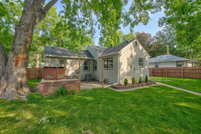 1742 Nevada Avenue E, Saint Paul, MN 55106